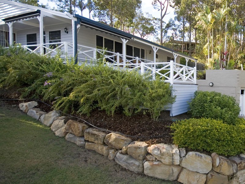 Seventeen Mile Rocks QLD 4073