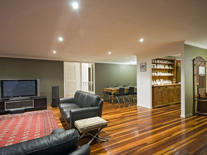 Seventeen Mile Rocks QLD 4073