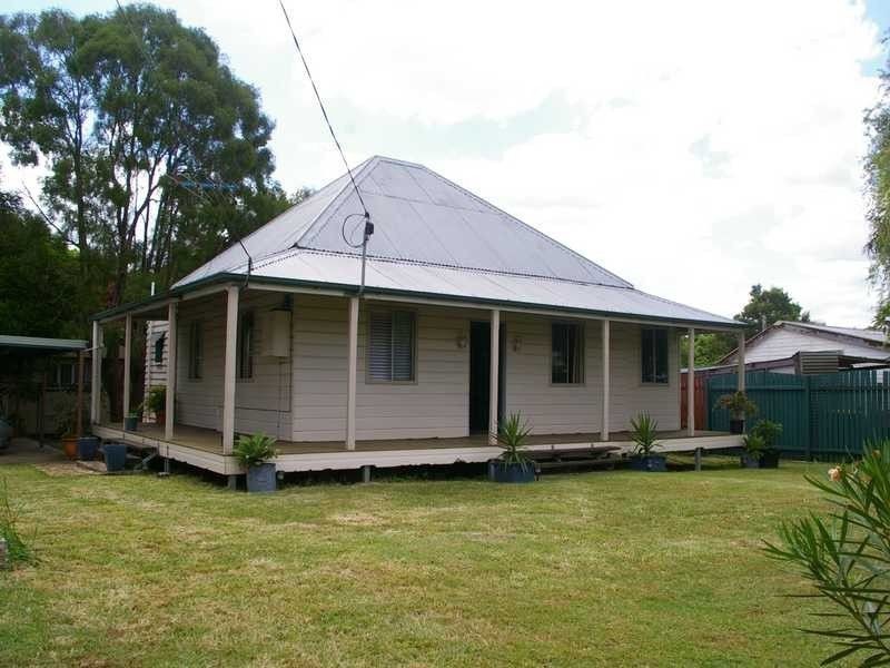 39 Frederick Street, Newtown QLD 4305