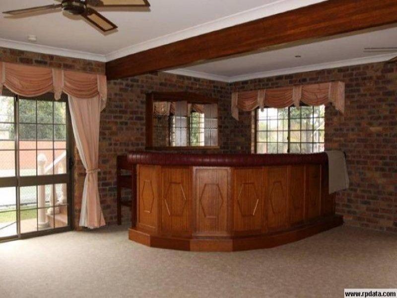 4 Darling Court, Mount Ommaney QLD 4074