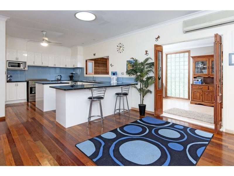 1 Riverside Avenue, Barellan Point QLD 4306