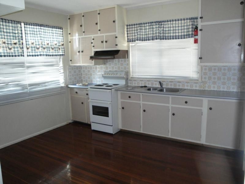 15 Selwyn Street, North Booval QLD 4304