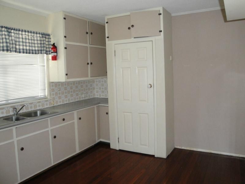 15 Selwyn Street, North Booval QLD 4304