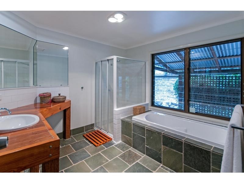 172 Blackwall Road, Chuwar QLD 4306