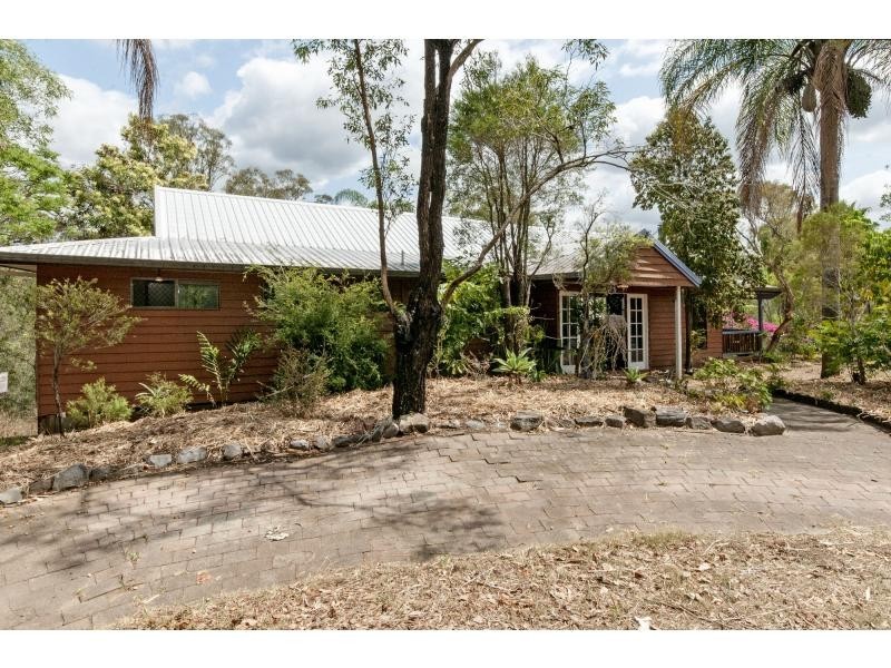 2 Banksia Drive, Mount Crosby QLD 4306