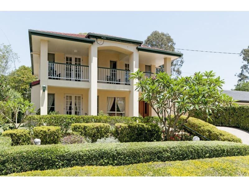 10 Mt Ommaney Drive, Jindalee QLD 4074