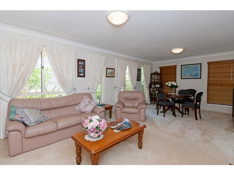 10 Mt Ommaney Drive, Jindalee QLD 4074