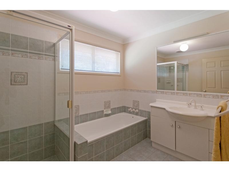 10 Mt Ommaney Drive, Jindalee QLD 4074