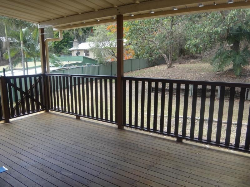 Seventeen Mile Rocks QLD 4073