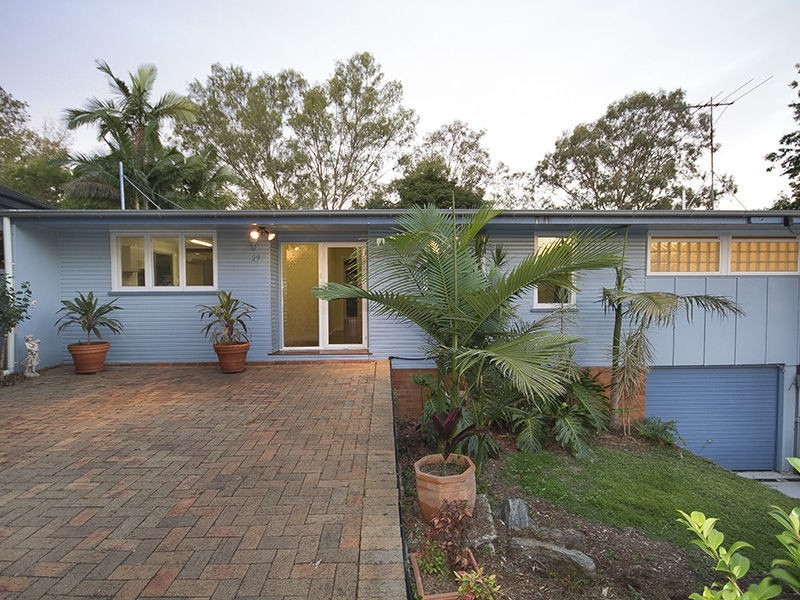 29 Blackstone Street, Indooroopilly QLD 4068