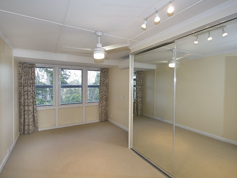 29 Blackstone Street, Indooroopilly QLD 4068