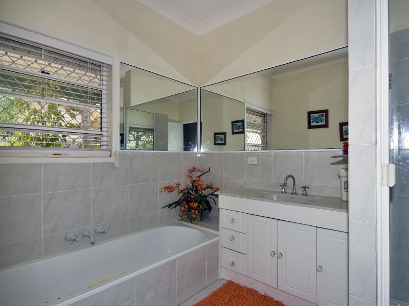 21 Rivervista Street, Riverhills QLD 4074