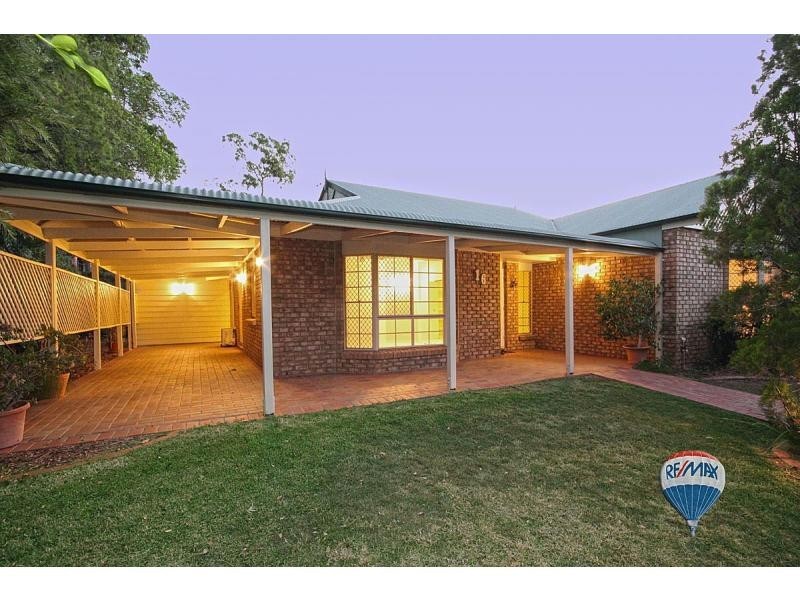 16 Sandalwood Street, Sinnamon Park QLD 4073