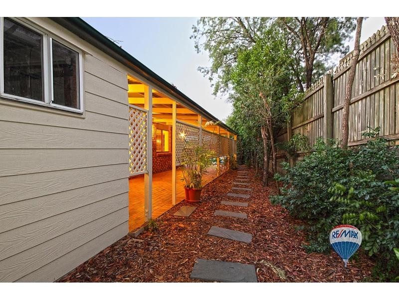 16 Sandalwood Street, Sinnamon Park QLD 4073