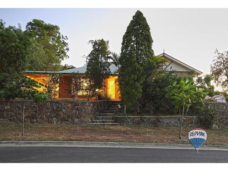 16 Sandalwood Street, Sinnamon Park QLD 4073