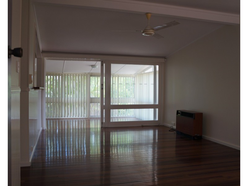 9 Darreba Street, Kenmore QLD 4069