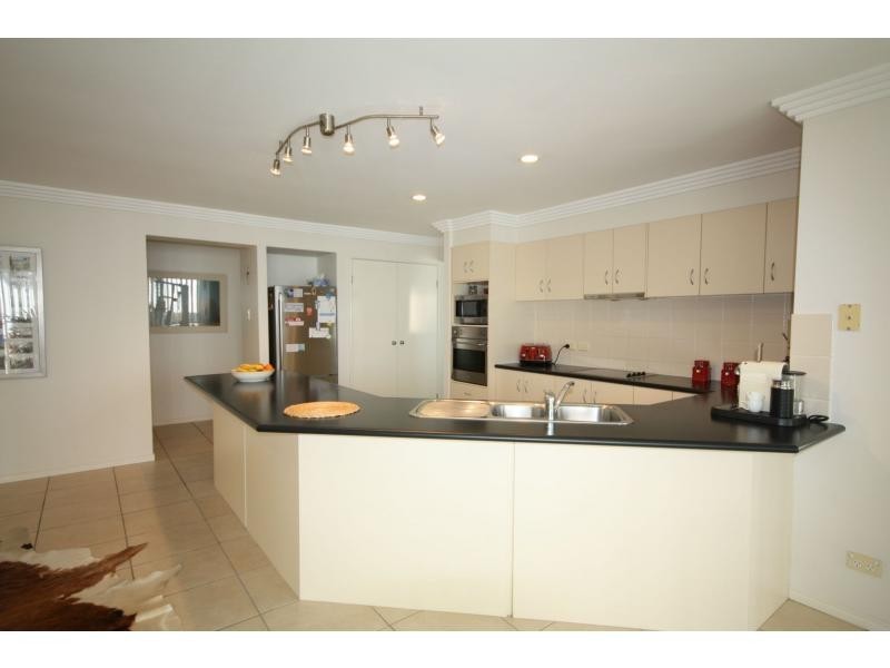 18 Parkside Place, Forest Lake QLD 4078