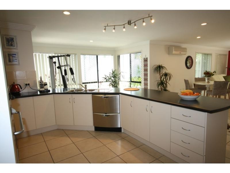 18 Parkside Place, Forest Lake QLD 4078