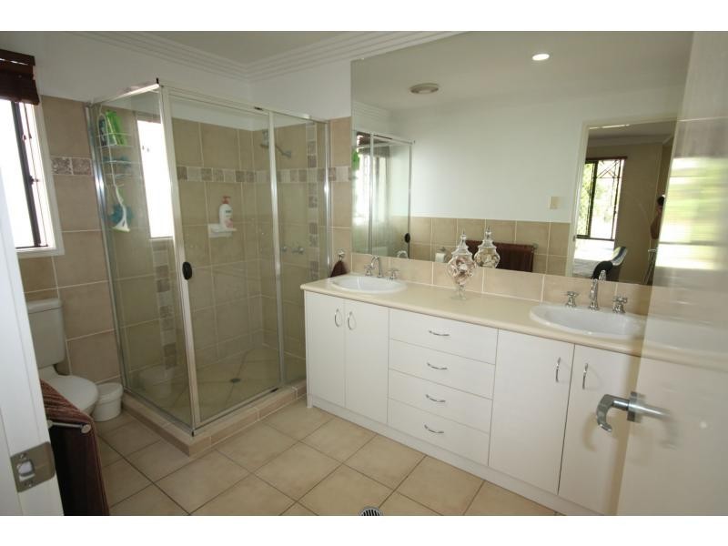 18 Parkside Place, Forest Lake QLD 4078