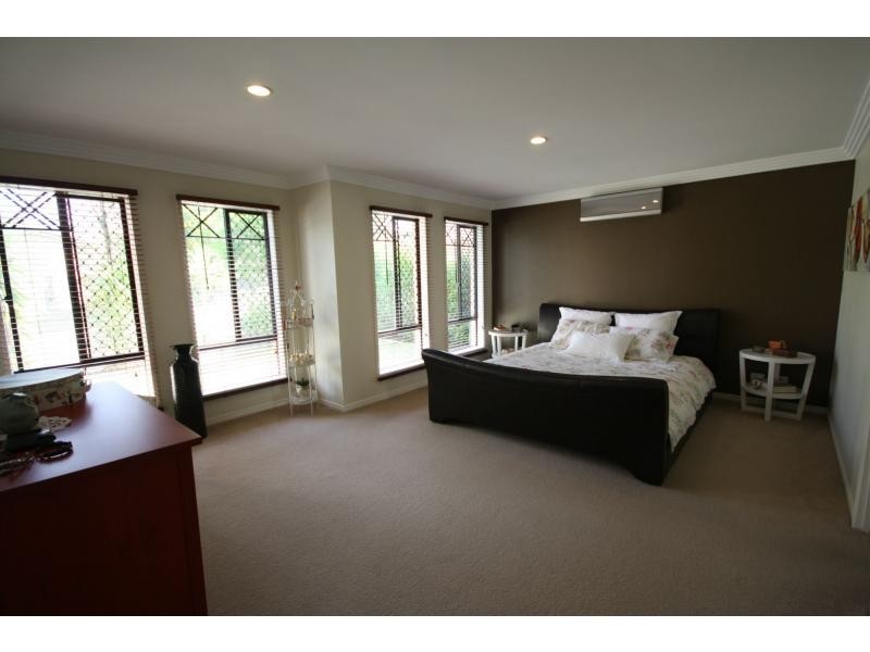 18 Parkside Place, Forest Lake QLD 4078