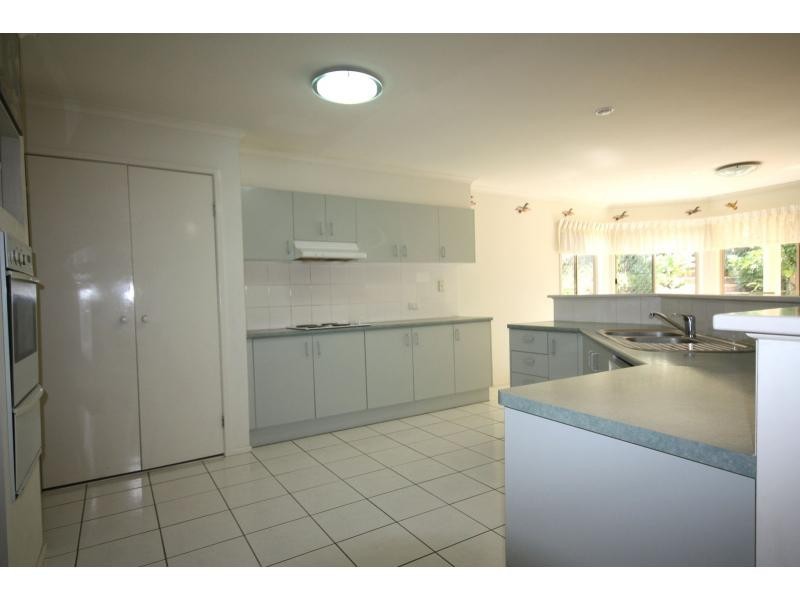 15 Elamang Close, Sinnamon Park QLD 4073