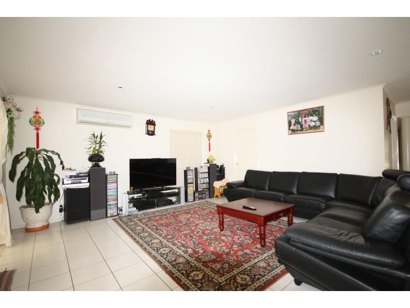 15 Elamang Close, Sinnamon Park QLD 4073