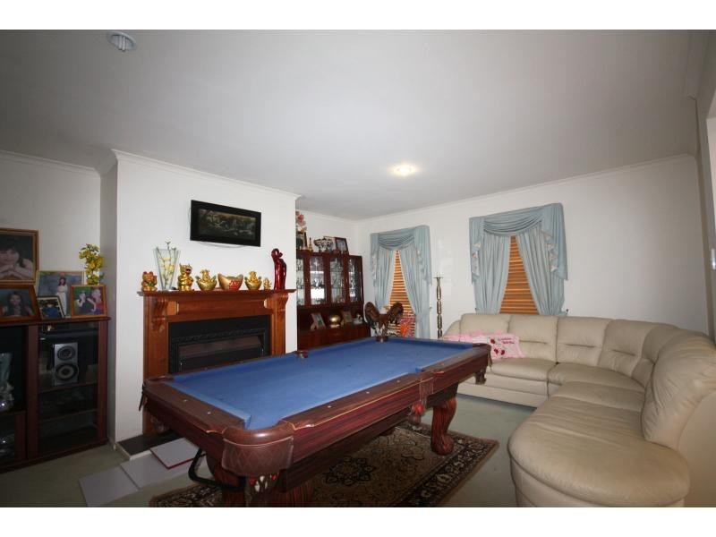 15 Elamang Close, Sinnamon Park QLD 4073