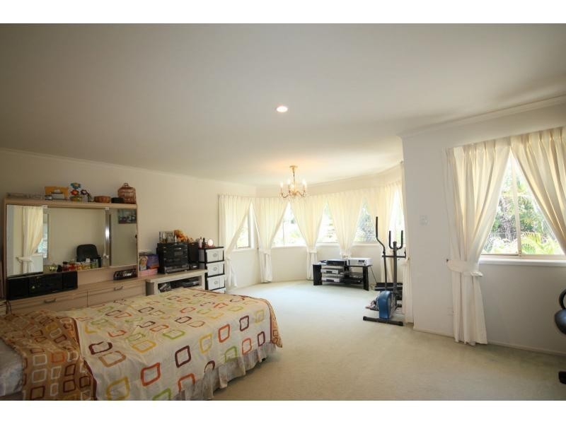 15 Elamang Close, Sinnamon Park QLD 4073