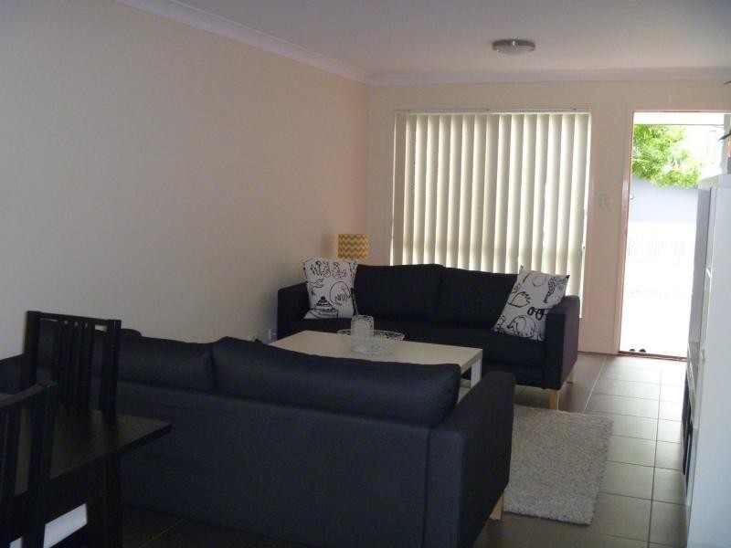 Unit 2/1-11 Emerald Drive, Regents Park QLD 4118