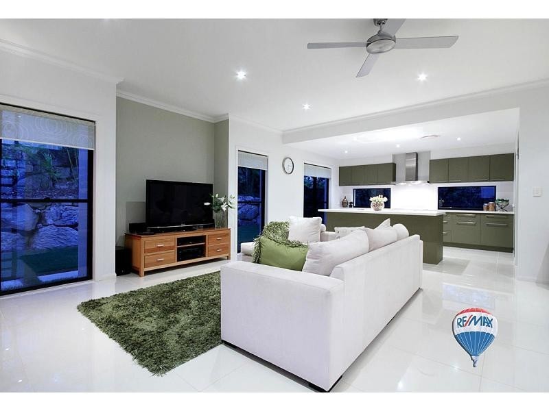 5 La Belle Court, Westlake QLD 4074