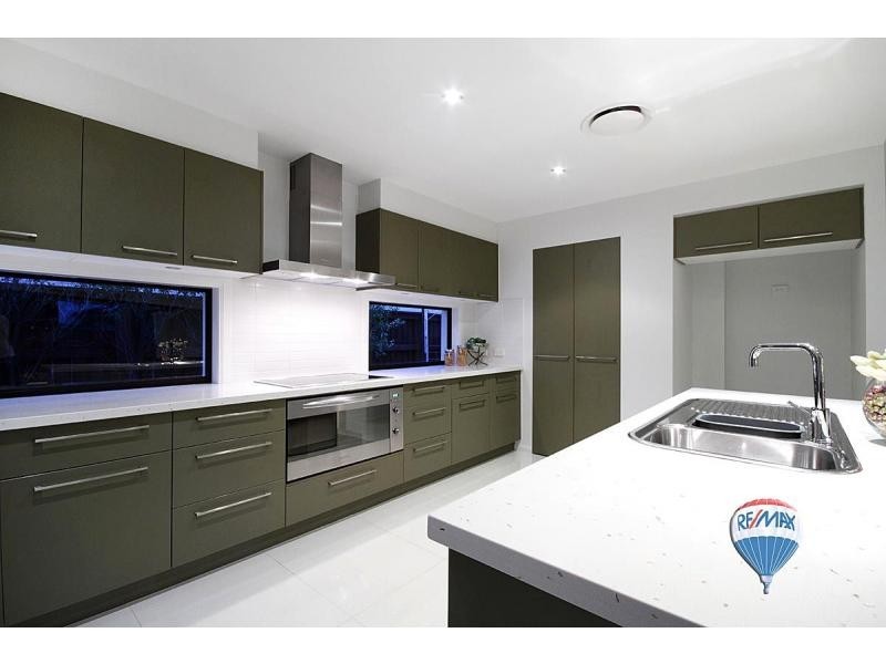 5 La Belle Court, Westlake QLD 4074
