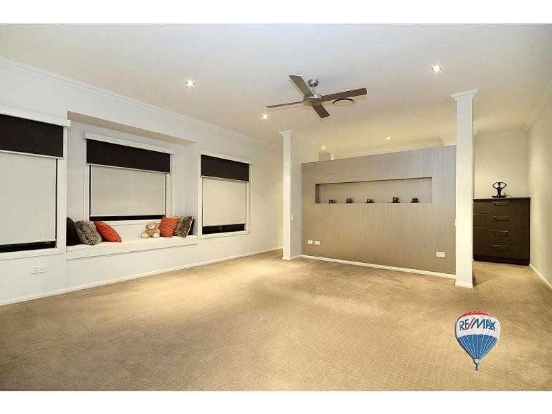 5 La Belle Court, Westlake QLD 4074