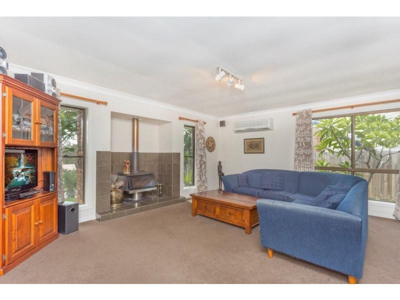 8 Rani Close, Mount Ommaney QLD 4074