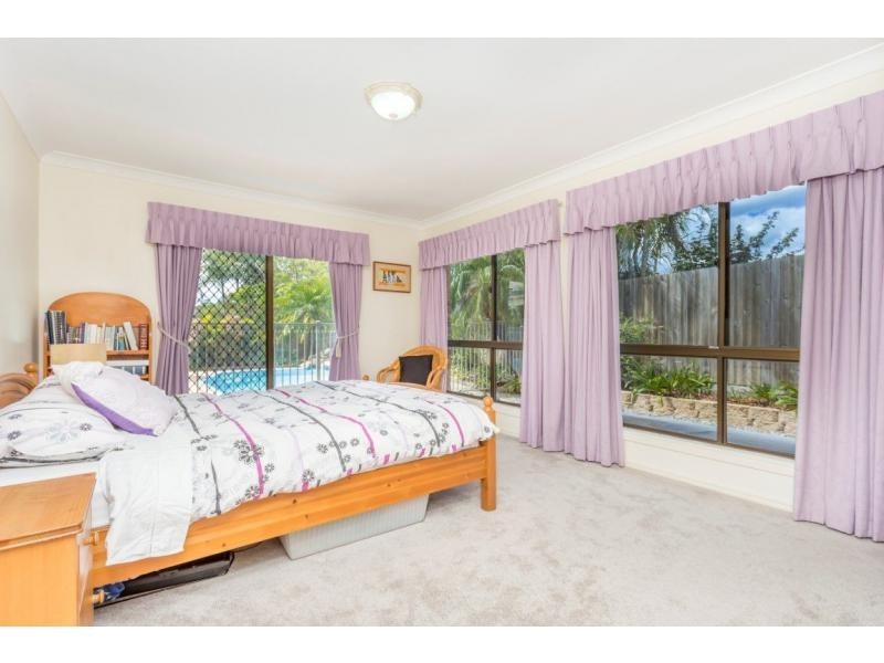 8 Rani Close, Mount Ommaney QLD 4074