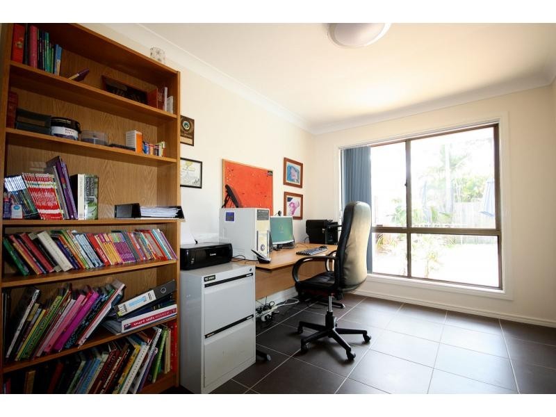 8 Rani Close, Mount Ommaney QLD 4074