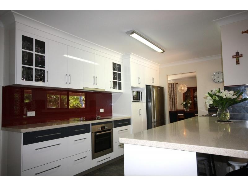 8 Rani Close, Mount Ommaney QLD 4074