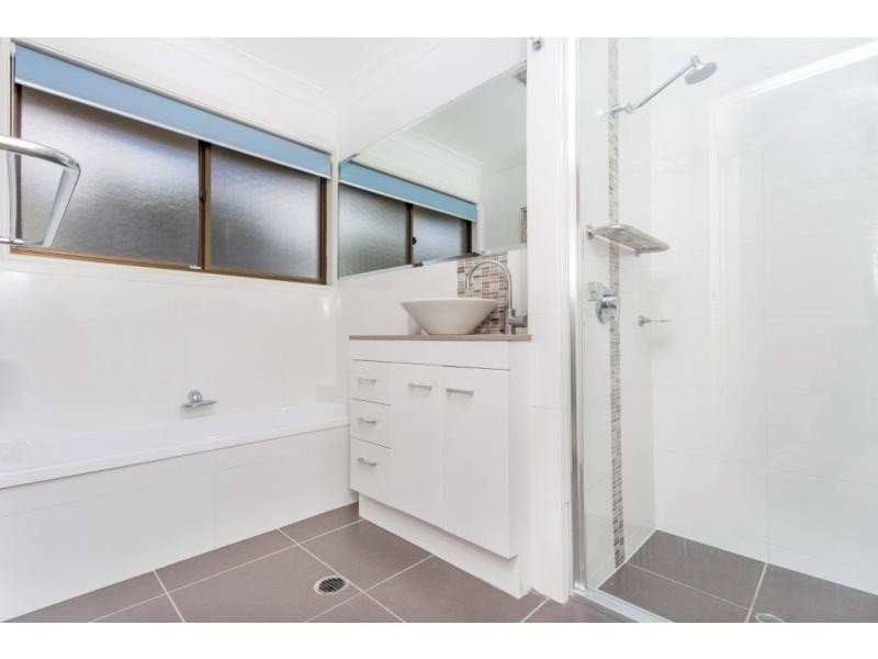 8 Rani Close, Mount Ommaney QLD 4074