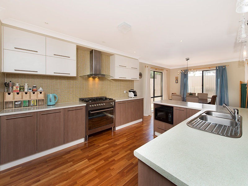 33 Christopher Place, Sinnamon Park QLD 4073