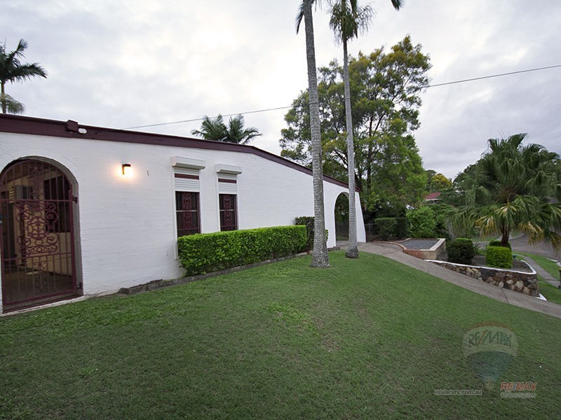 4 Molesworth Street, Seventeen Mile Rocks QLD 4073