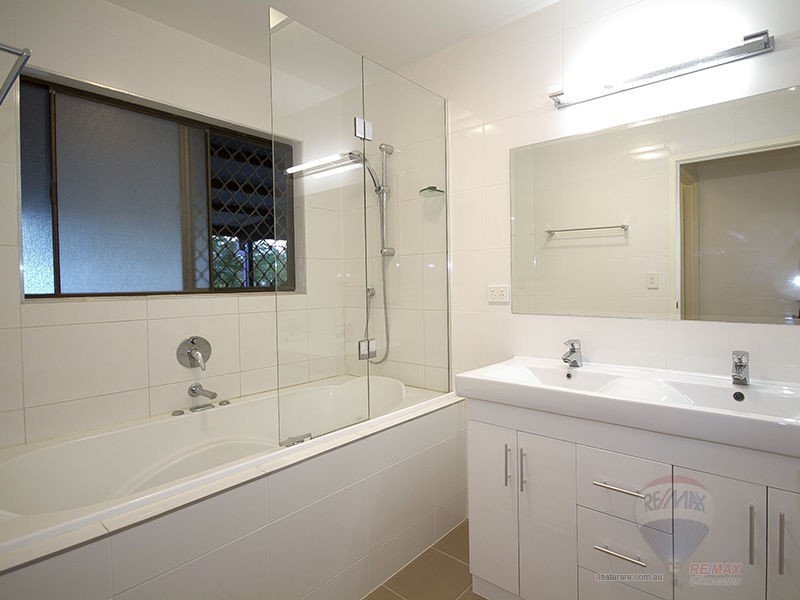 4 Molesworth Street, Seventeen Mile Rocks QLD 4073