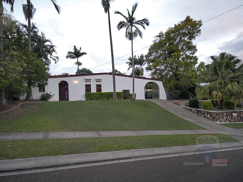 4 Molesworth Street, Seventeen Mile Rocks QLD 4073