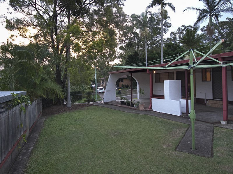 4 Molesworth Street, Seventeen Mile Rocks QLD 4073