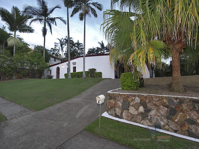 4 Molesworth Street, Seventeen Mile Rocks QLD 4073