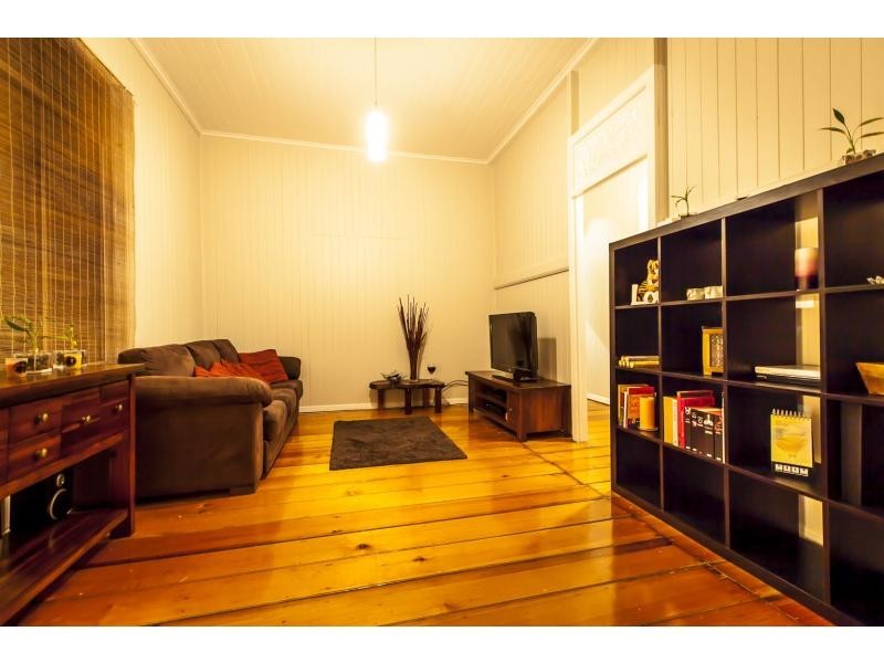 2 Telegraph Street, North Ipswich QLD 4305