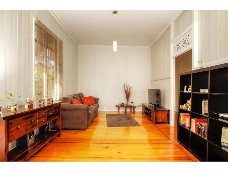 2 Telegraph Street, North Ipswich QLD 4305