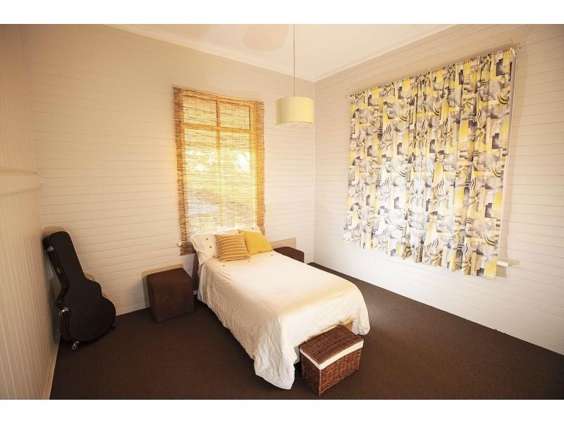 2 Telegraph Street, North Ipswich QLD 4305