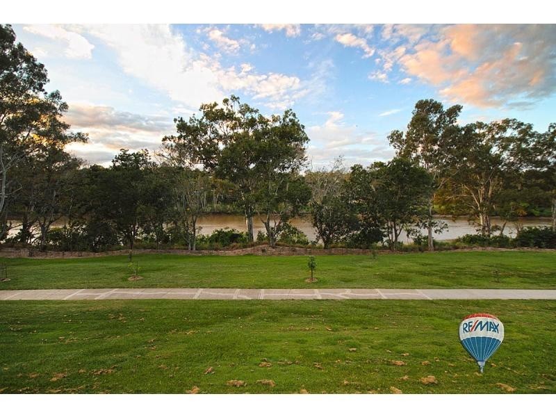 8/28 Amazons Place , Centenary Quays, Jindalee QLD 4074
