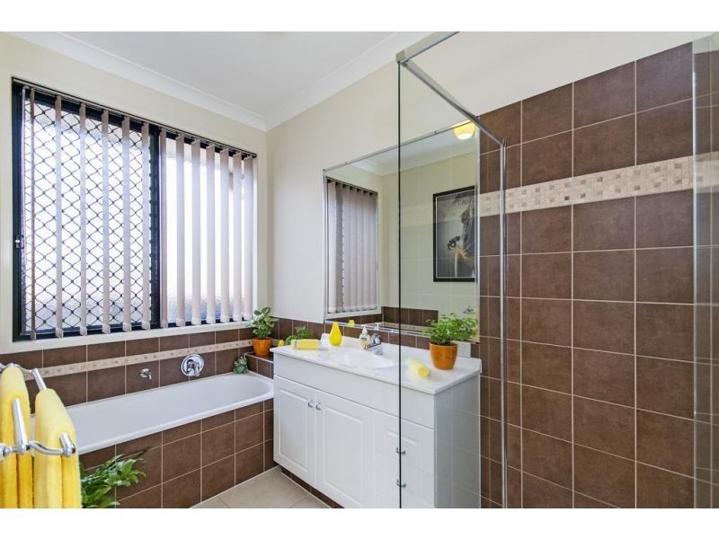 122 Beaufort Crescent, Moggill QLD 4070
