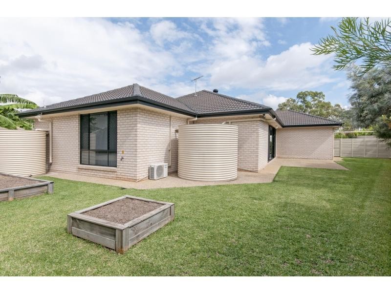 122 Beaufort Crescent, Moggill QLD 4070