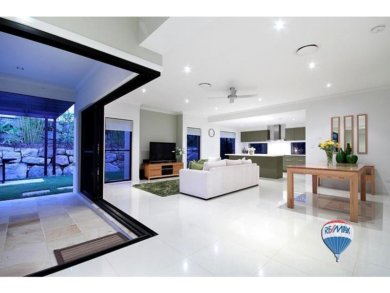 5 La Belle Court, Westlake QLD 4074